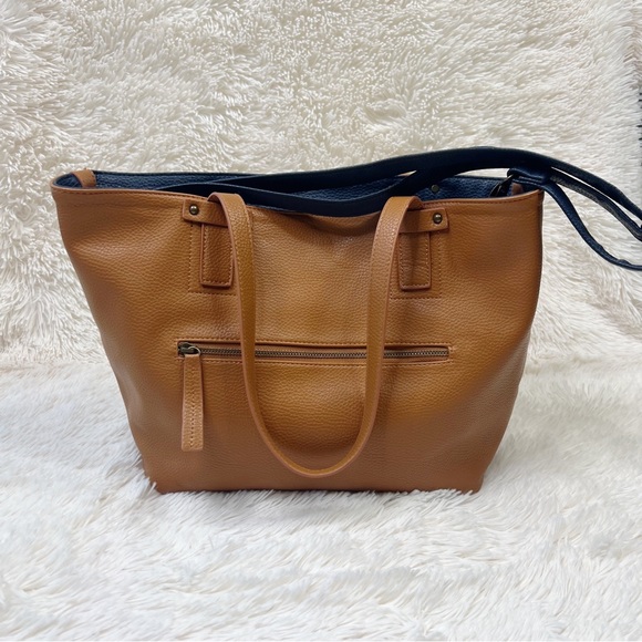 G.H. Bass & Co caramel vegan leather tote bag with navy blue crossbody strap - Picture 7 of 16